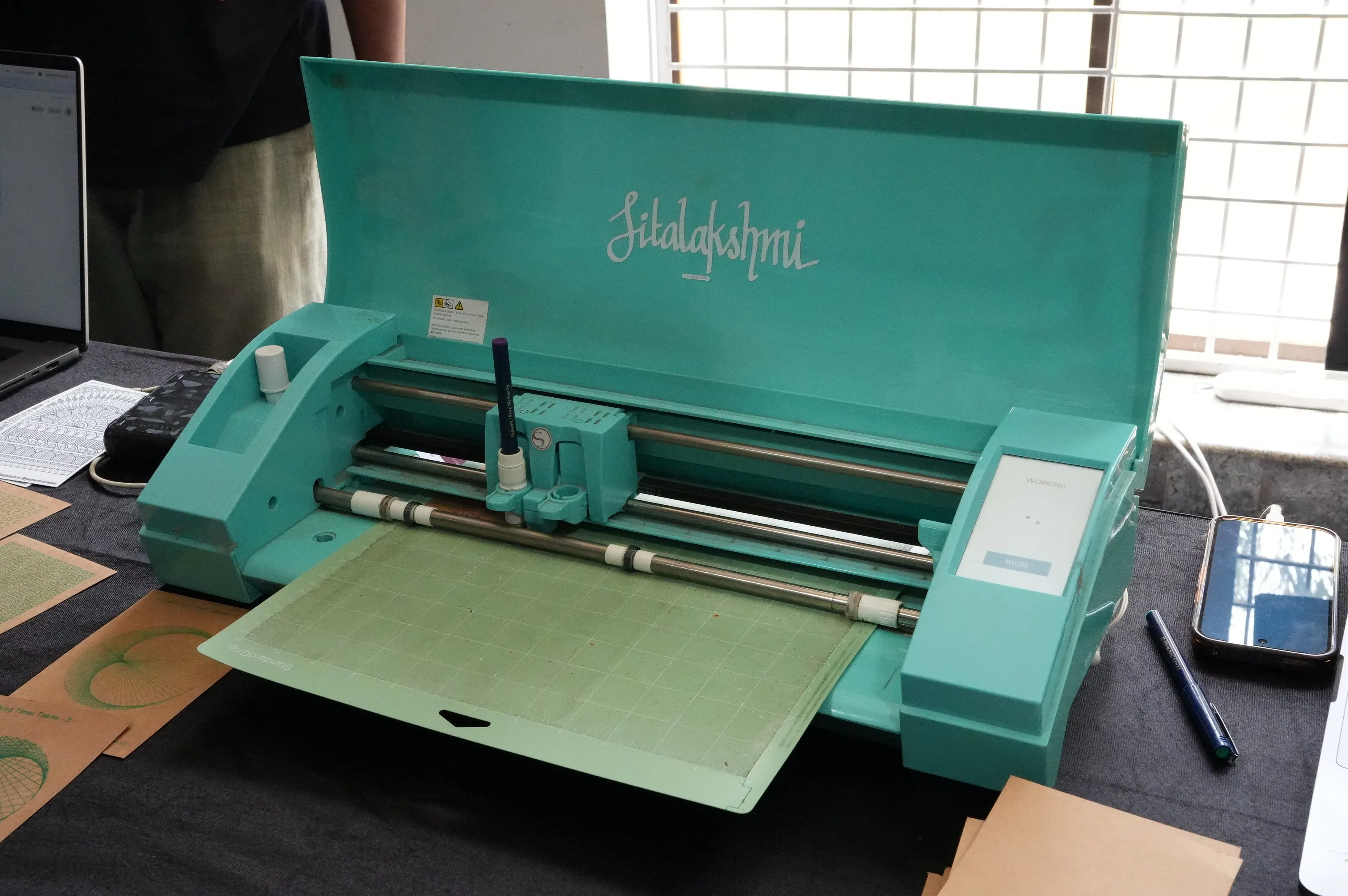Plotter machine